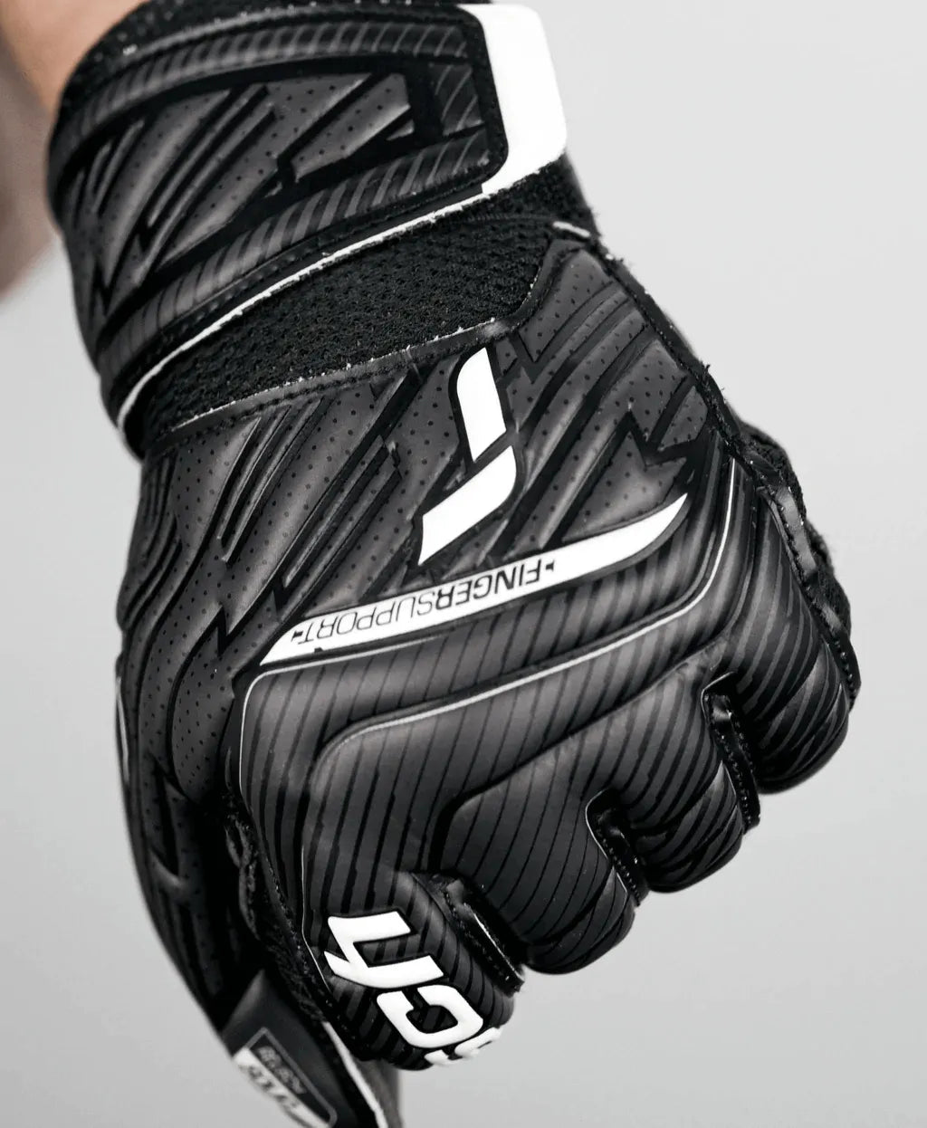 Reusch JR Attrakt Solid FS Goalkeeper Glove - Black (Detail 1)