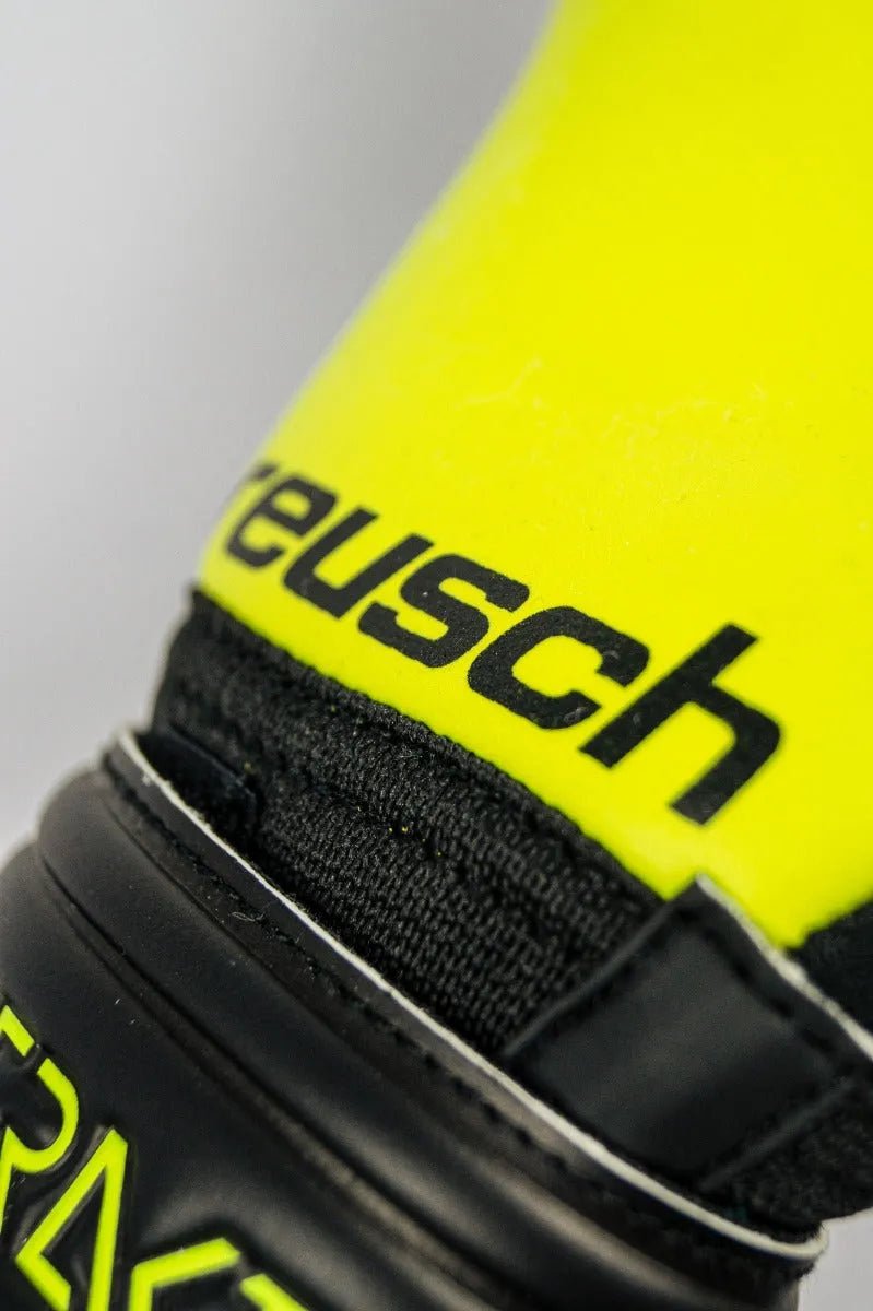 Reusch JR Freegel Silver FingerSave Goalkeeper Gloves - Black-Lime Green (Detail 7)
