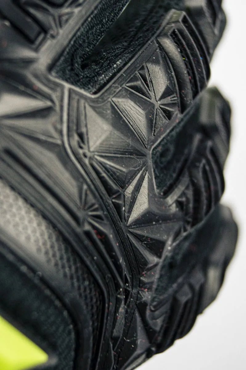 Reusch JR Freegel Silver FingerSave Goalkeeper Gloves - Black-Lime Green (Detail 1)