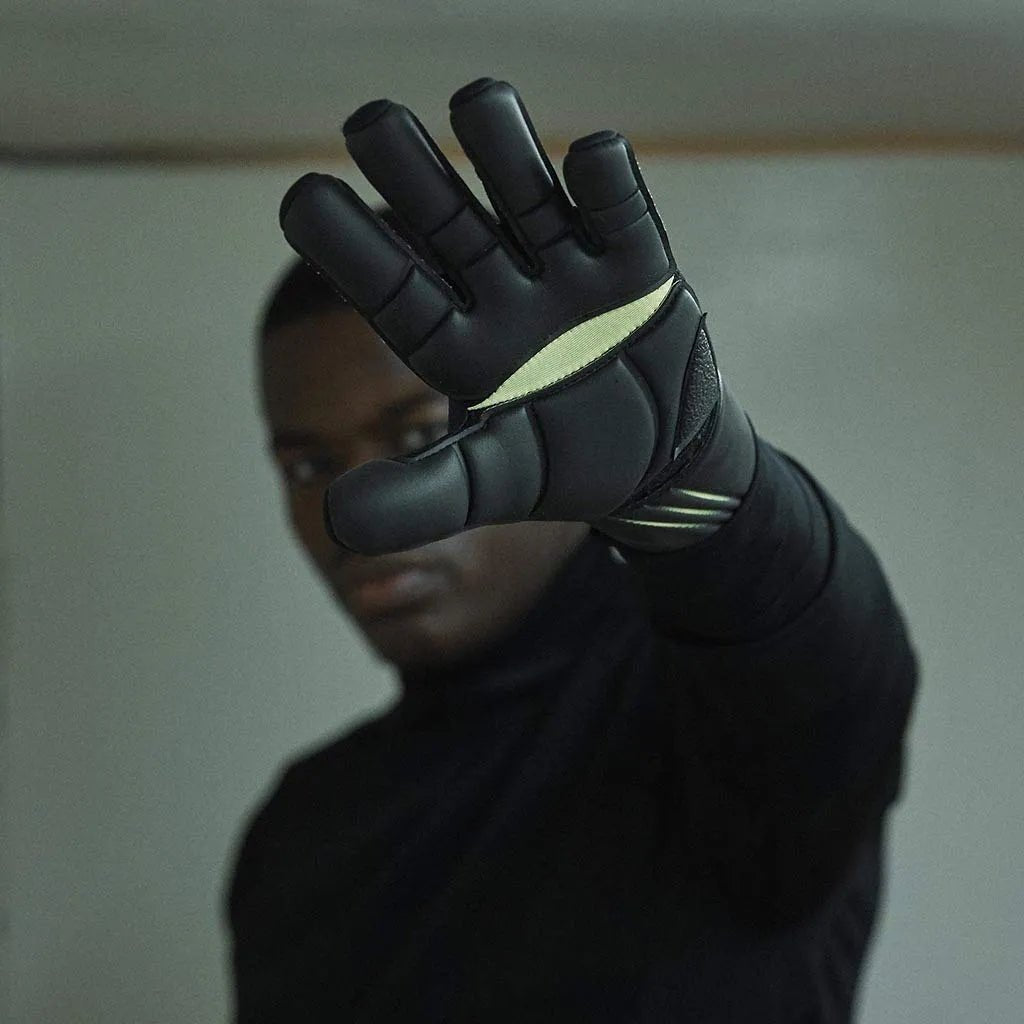 Storelli Sicario SpeedGrip Goalkeeper Gloves - Black