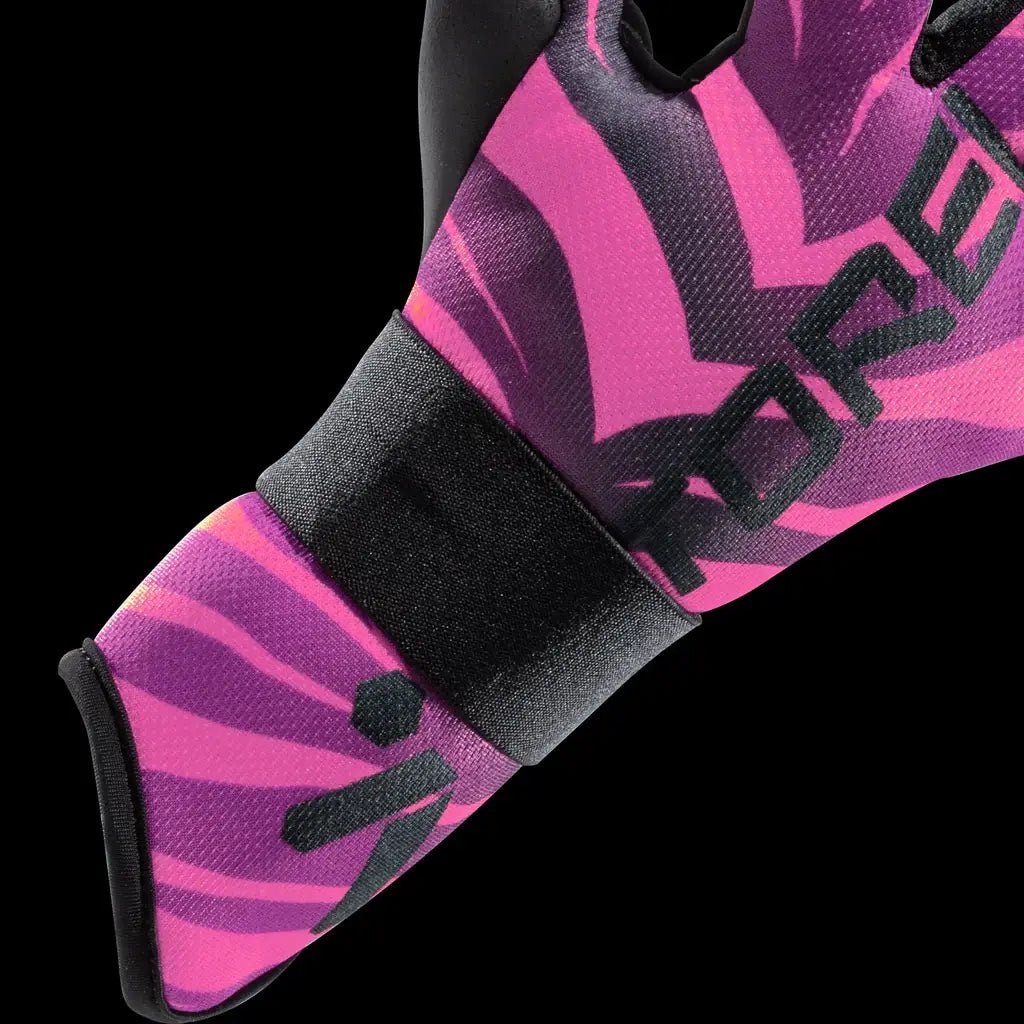 Storelli Youth Gladiator Challenger FS Goalkeeper Gloves (Detail 2)