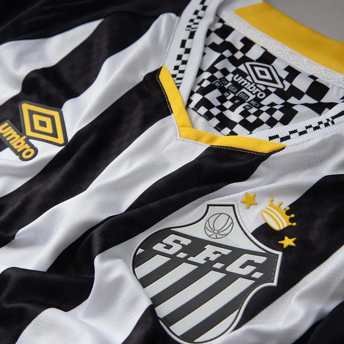Umbro 2025-26 Santos Men's Stadium Away Soccer Jersey (Detail 1)