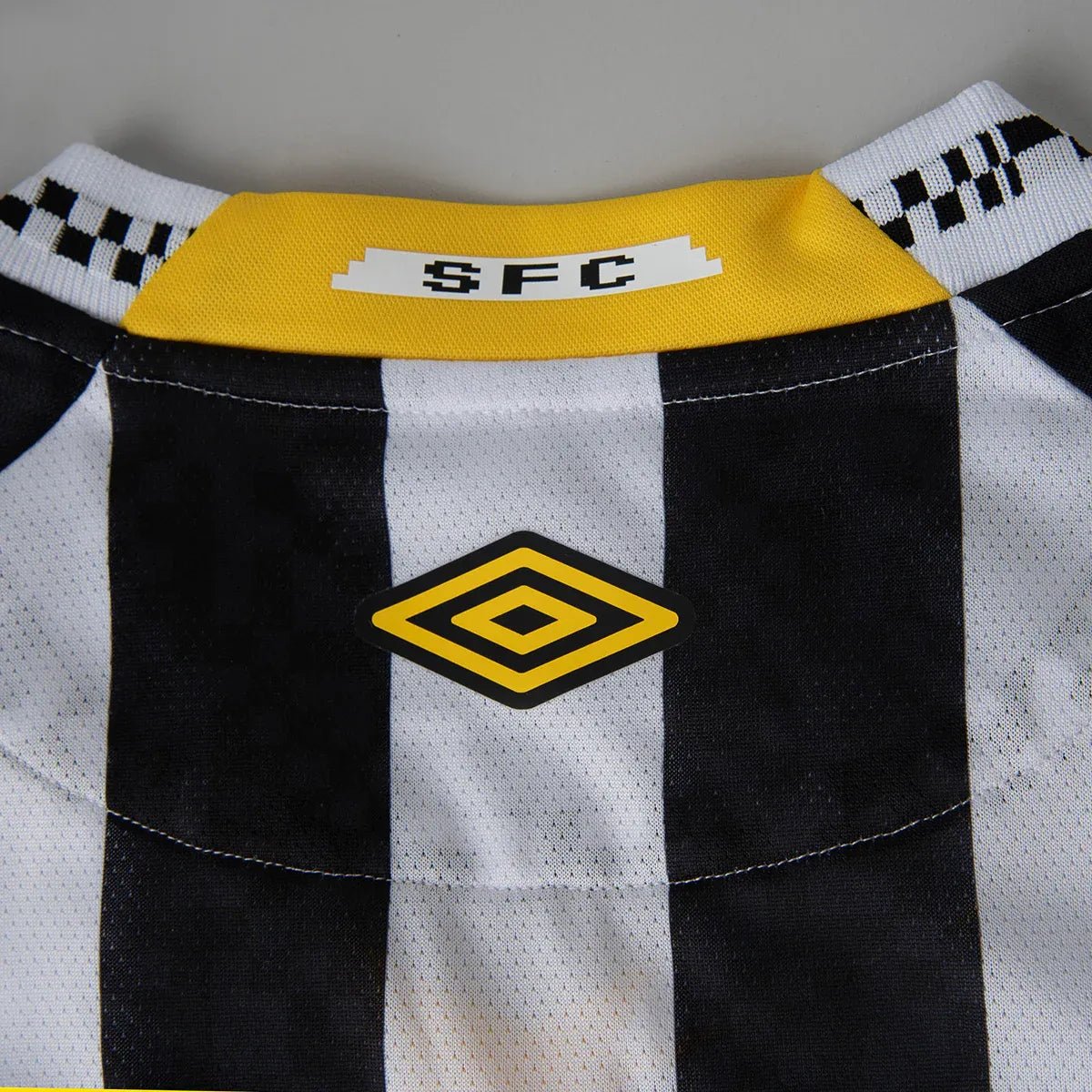 Umbro 2025-26 Santos Men's Stadium Away Soccer Jersey (Detail 2)