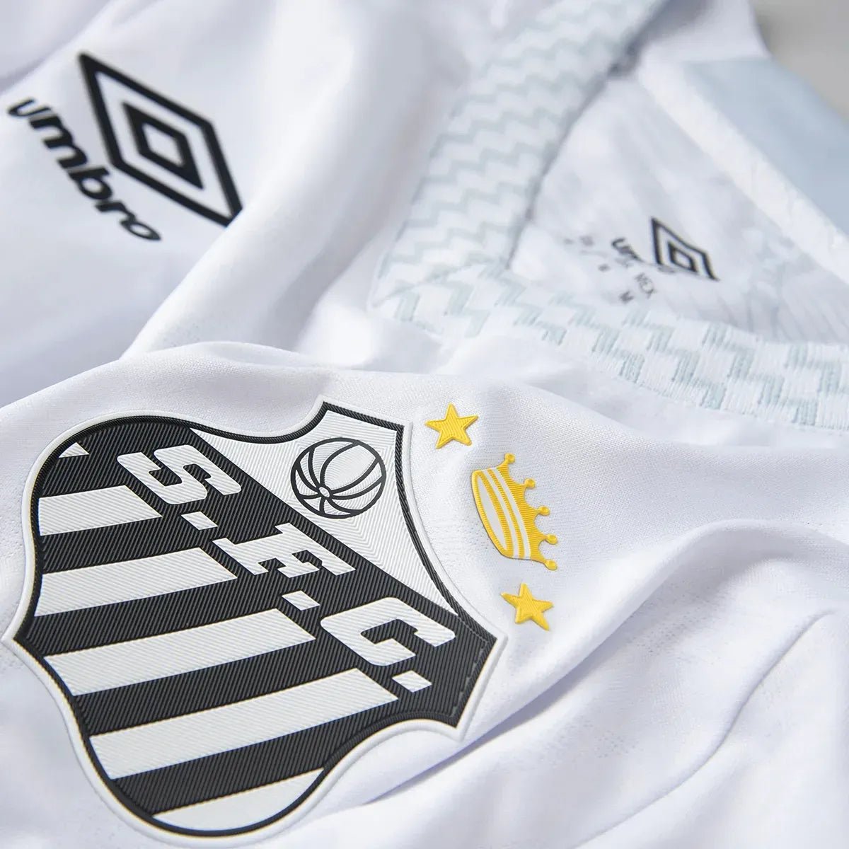 Umbro 2025-26 Santos Men's Stadium Home Soccer Jersey (Detail 1)