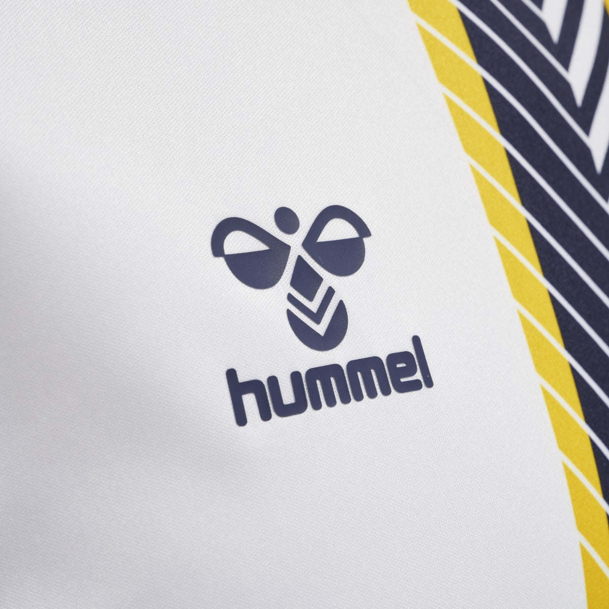 Hummel 2021-22 Everton Third Jersey - White-Black-Yellow (Detail 2)