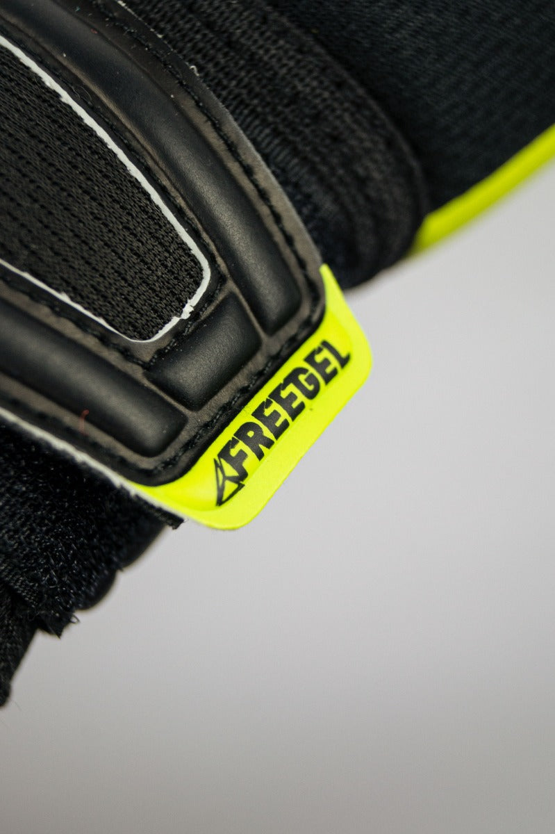 Reusch JR Freegel Silver FingerSave Goalkeeper Gloves - Black-Lime Green (Detail 4)