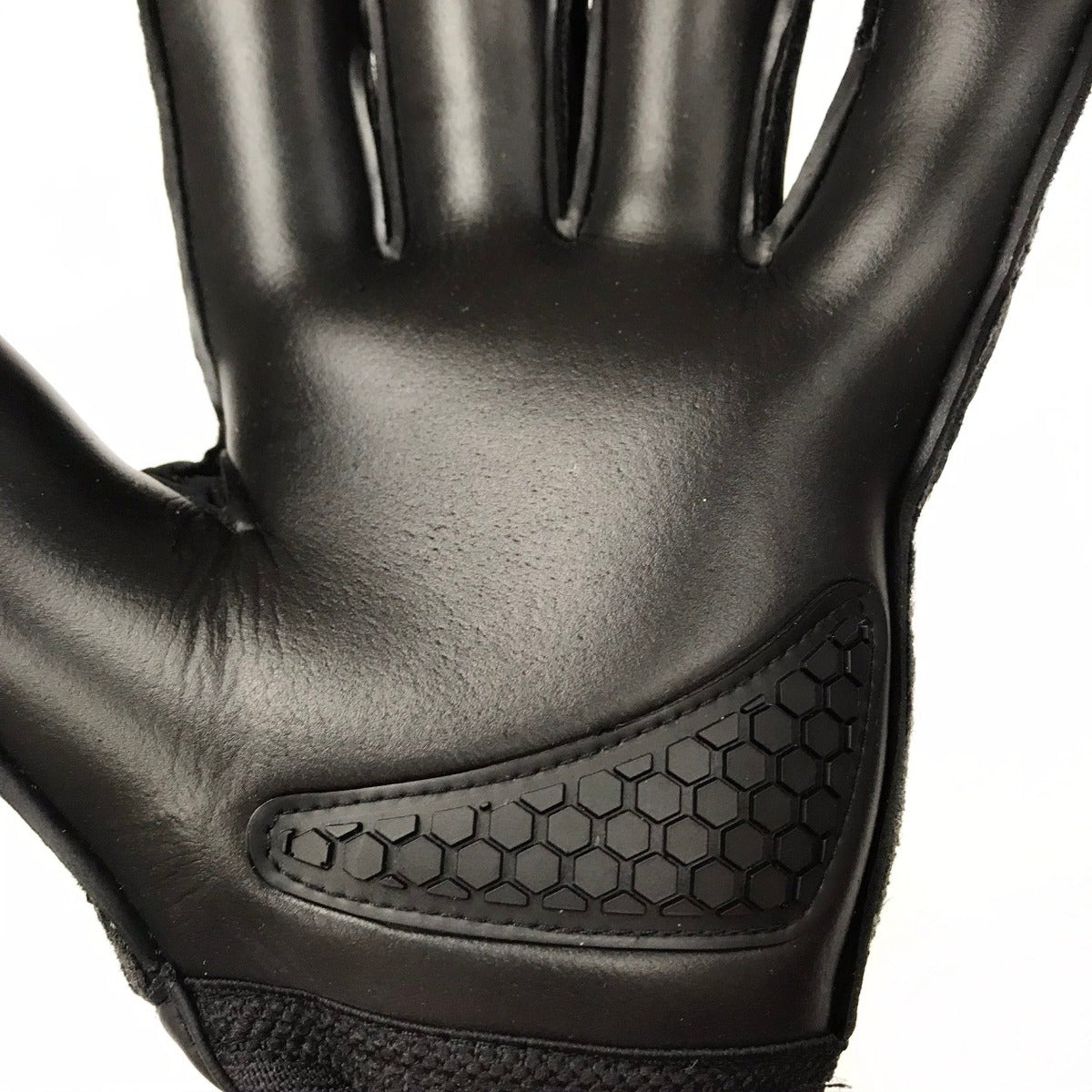 Aviata Youth Halcyon Turf Blackout Goalkeeper Gloves - Black (Detail 1)