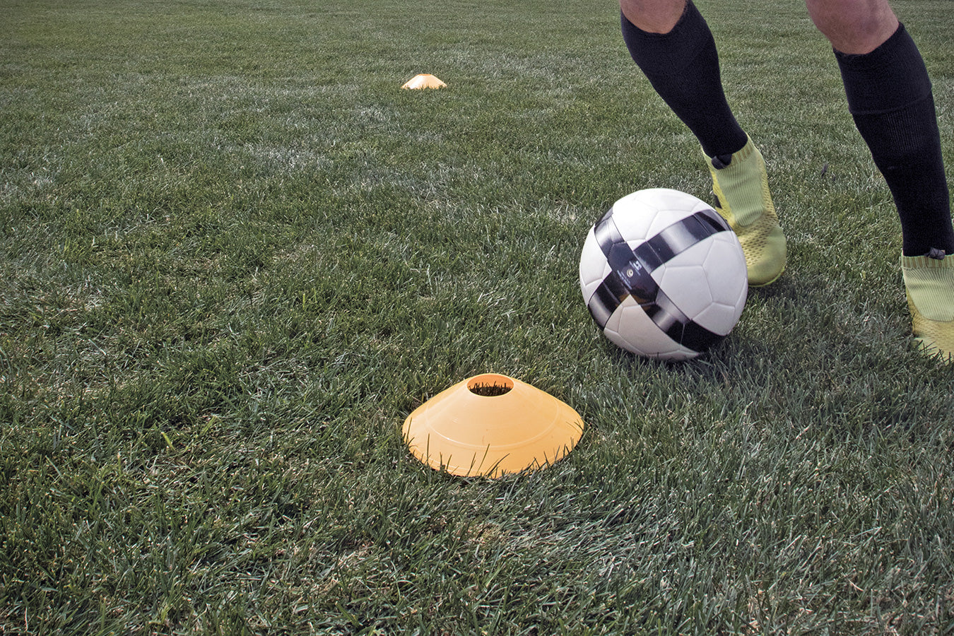 Kwik Goal Small Disc Cones - Pack of 25 (On Field)