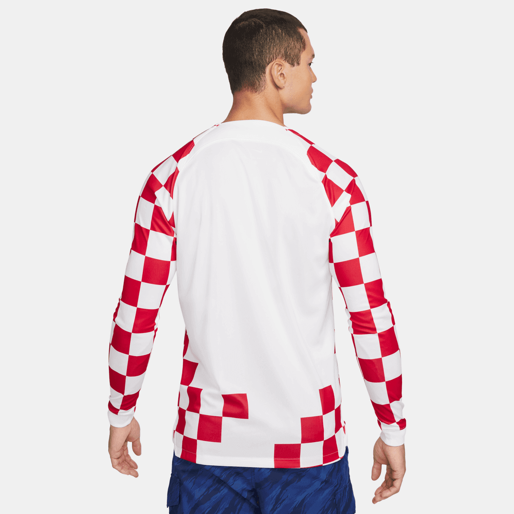 Nike 2022-23 Croatia Home Long-Sleeve Jersey (Model - Back)