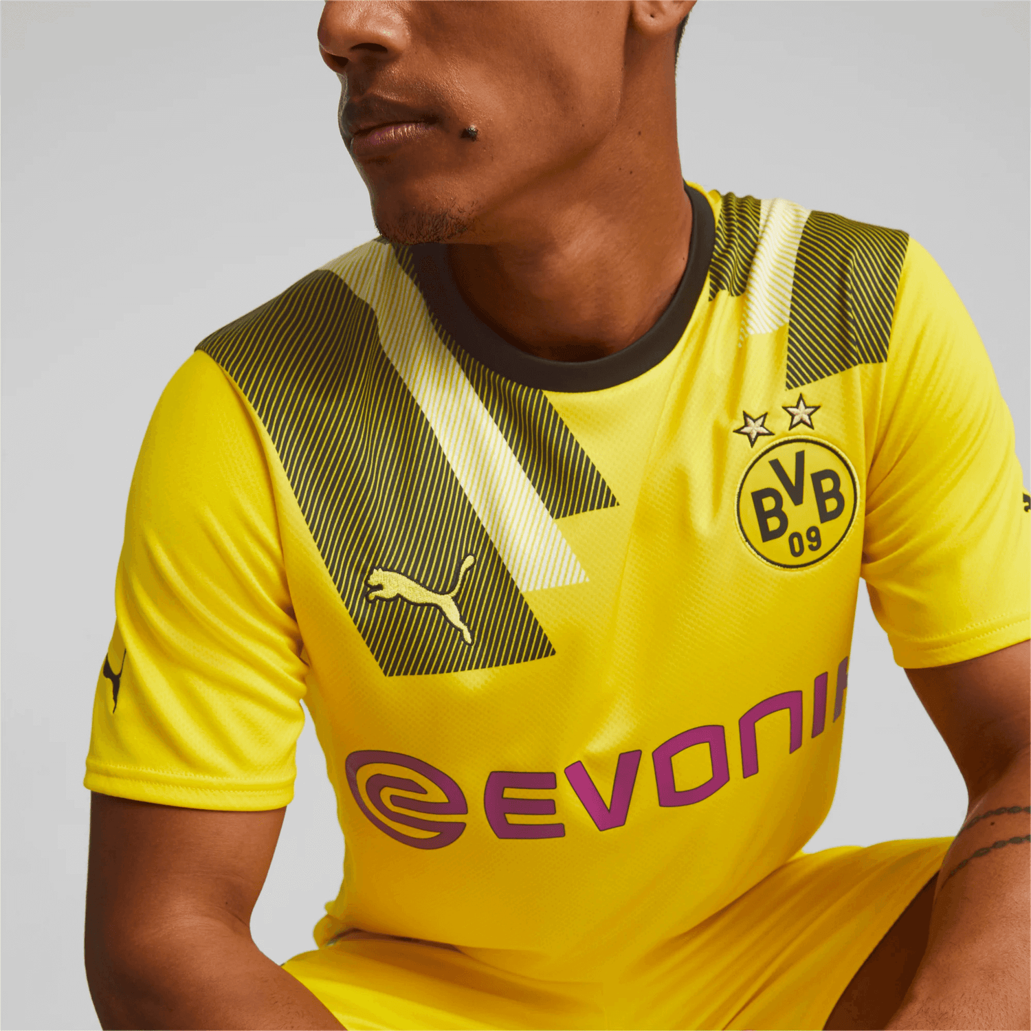 Puma 2022-23 Borussia Dortmund Cup Jersey - Cyber Yellow (Detail 1)