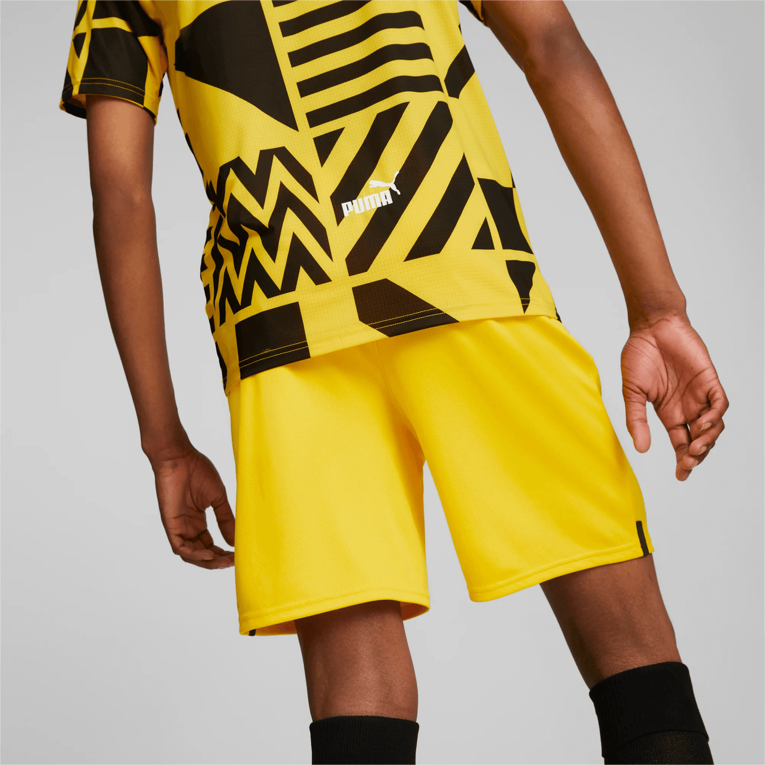 Puma 2022-23 Borussia Dortmund Shorts - Cyber Yellow (Model - Back)