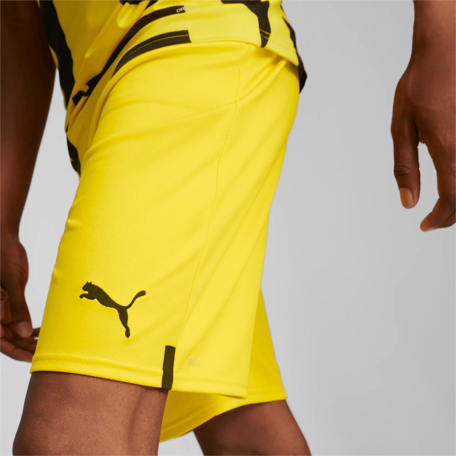 Puma 2022-23 Borussia Dortmund Shorts - Cyber Yellow (Model - Side)