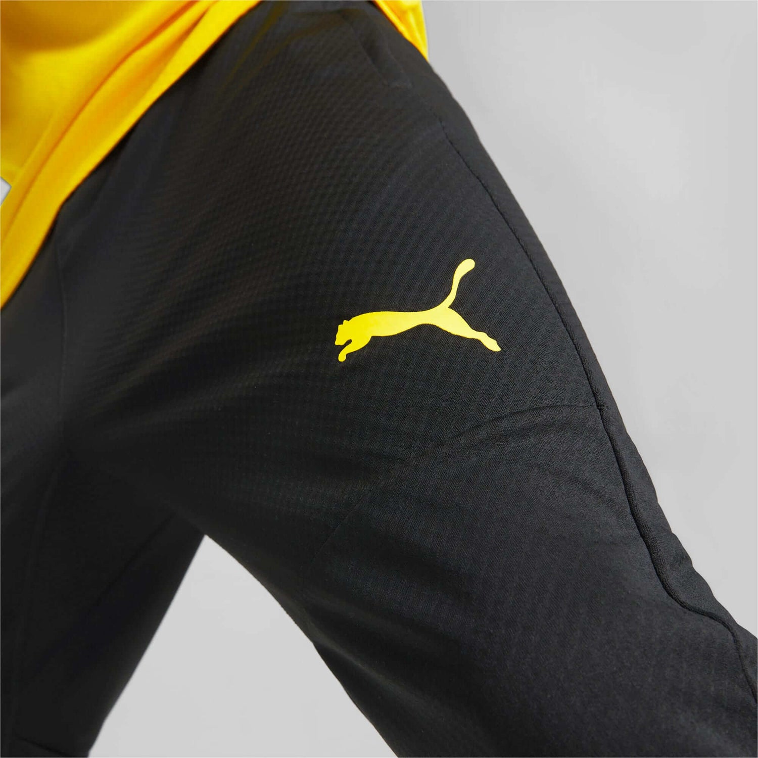 Puma 2022-23 Borussia Dortmund Training Pants Black-Yellow (Detail 1)
