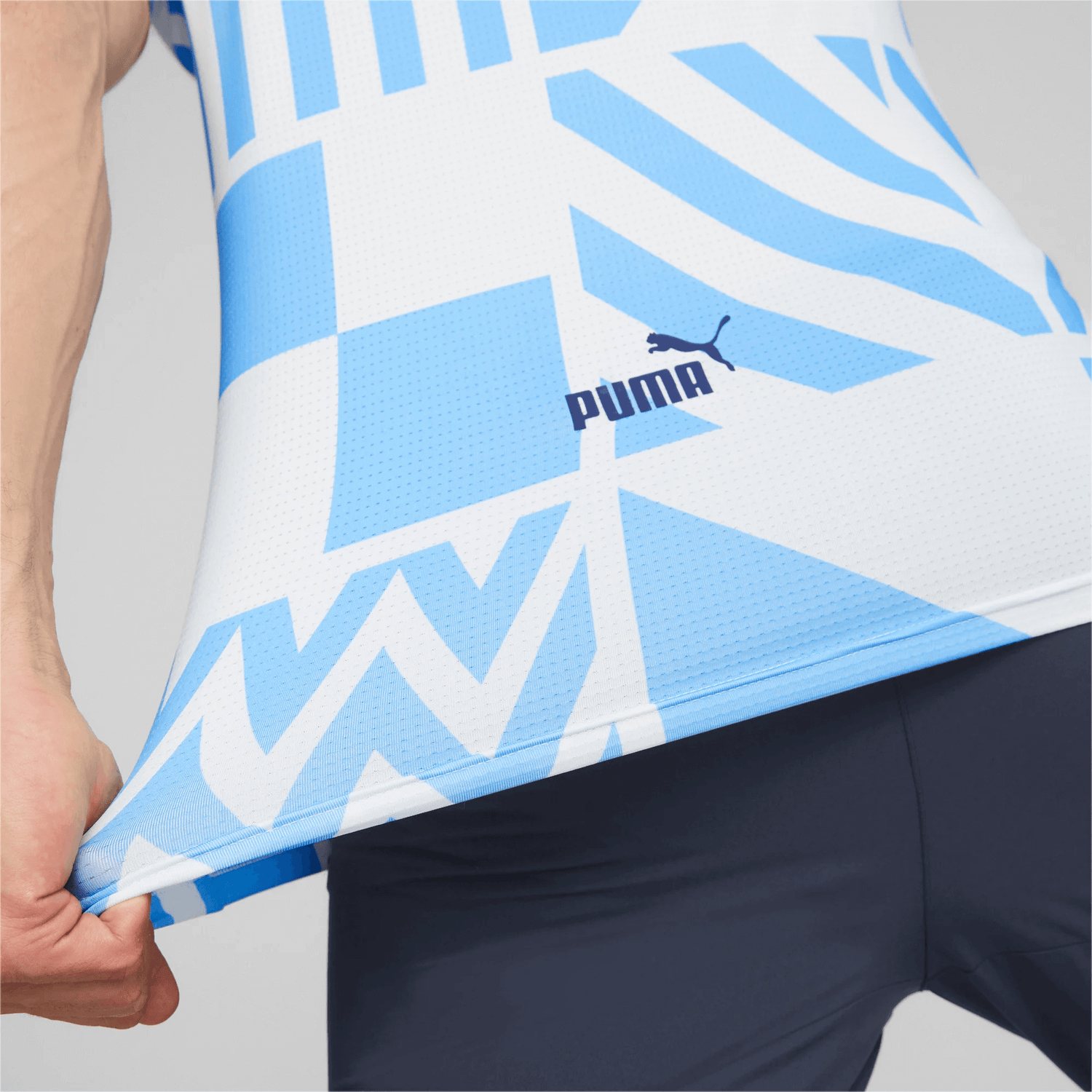  Puma 2022-23 Manchester City Pre-Match Jersey - White-Light Blue (Detail 2)