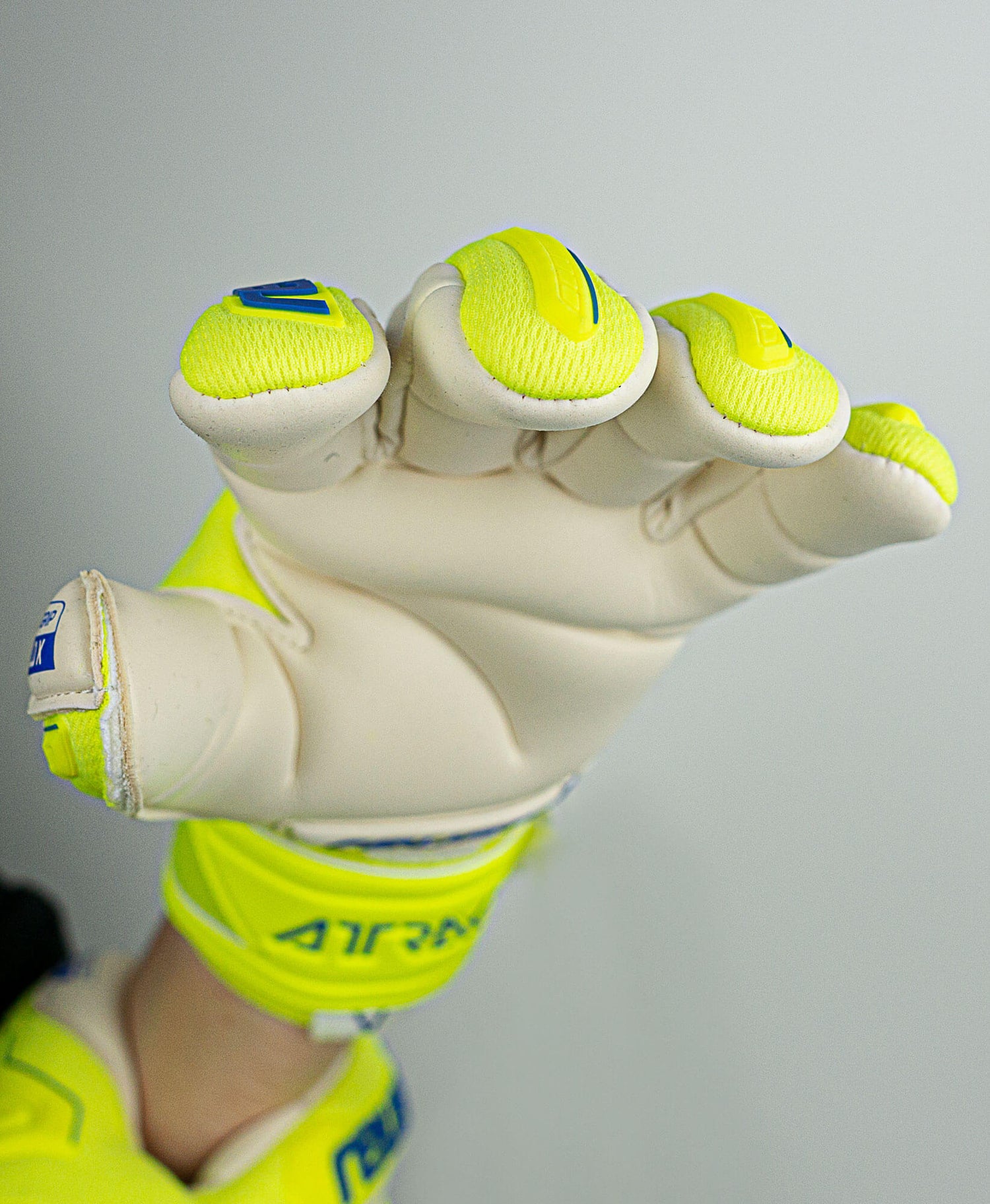 Reusch Attrakt Freegel Gold X Finger Support Goalkeeper Gloves - Yellow-Blue-White (Detail 2)