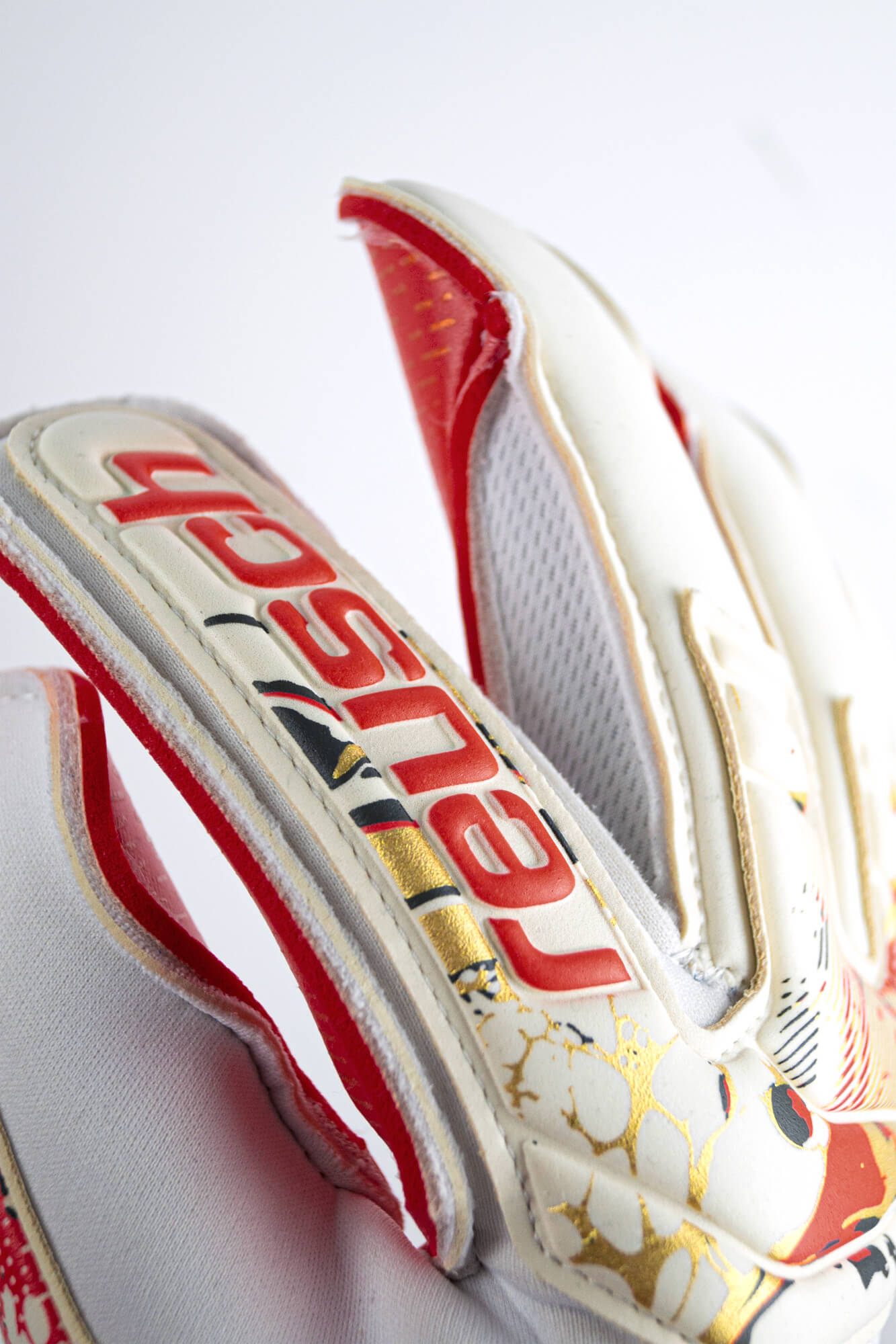 Reusch Attrakt Gold X Glueprint Ortho-Tec FS Goalkeeper Gloves - White-Gold-Red (Detail 6)