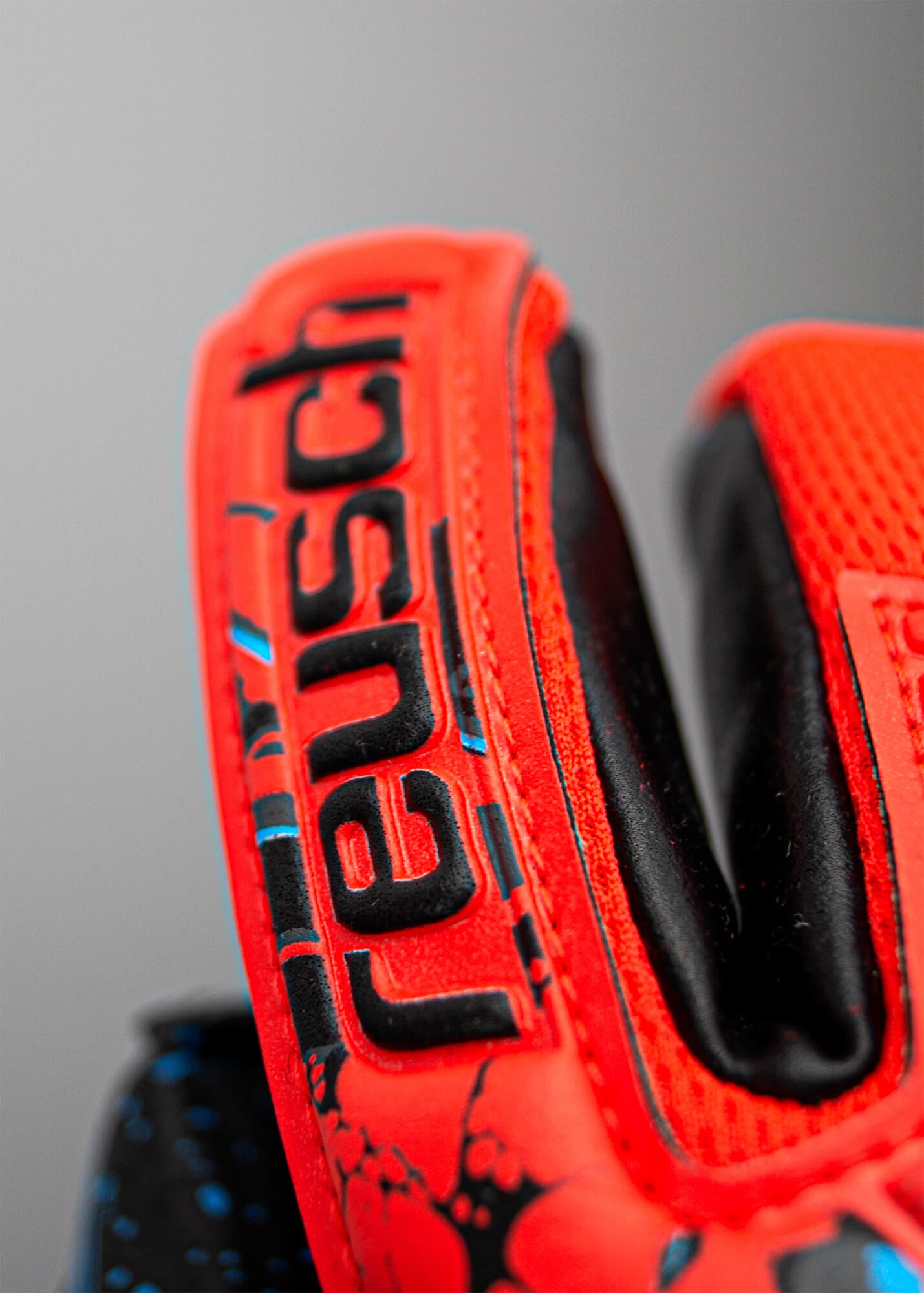 Reusch JR Attrakt Fusion FS Guardian Goalkeeper Gloves - Bright Red-Blue-Black (Detail 1)