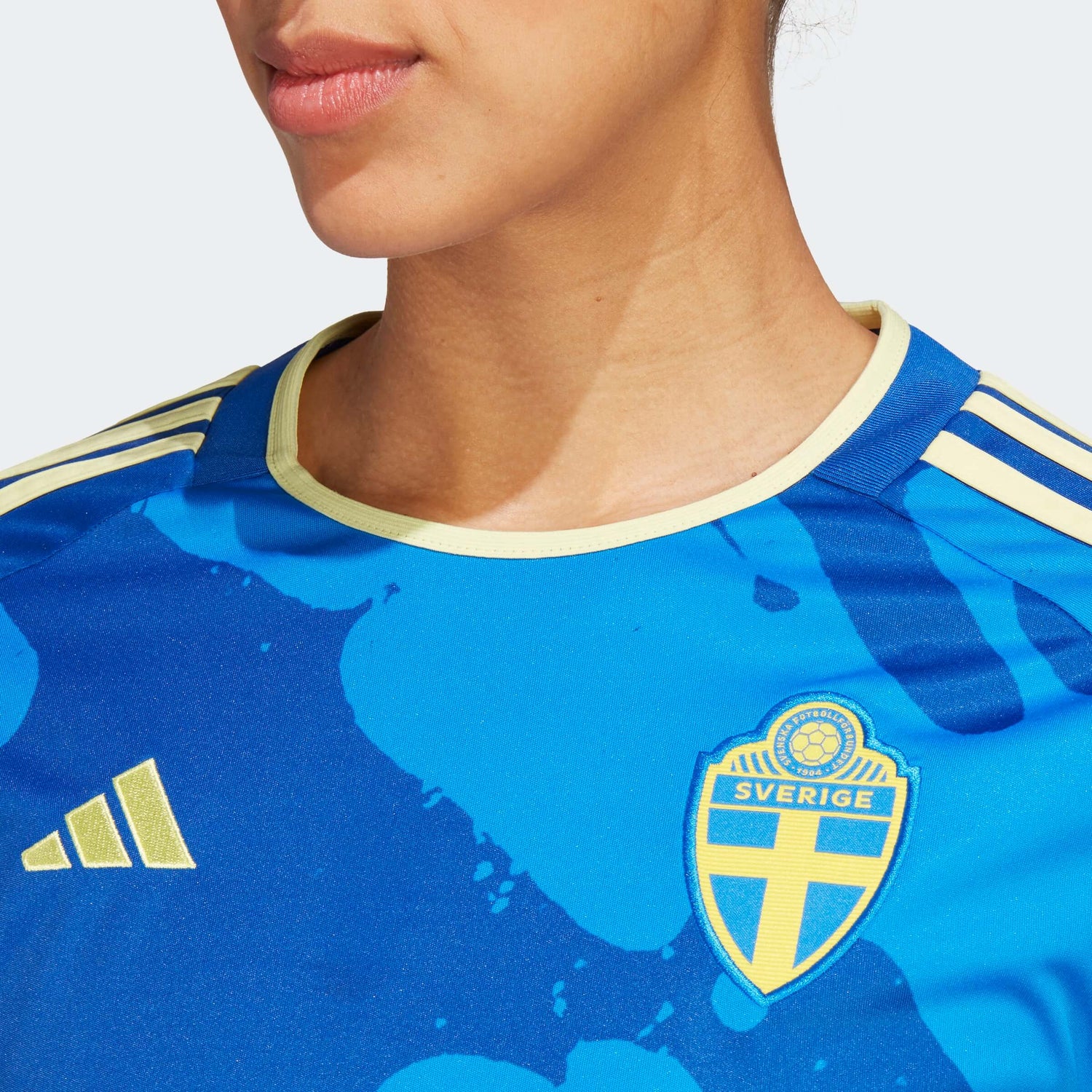 adidas 2023-24 Sweden Womens Away Jersey - Royal Blue (Detail 1)