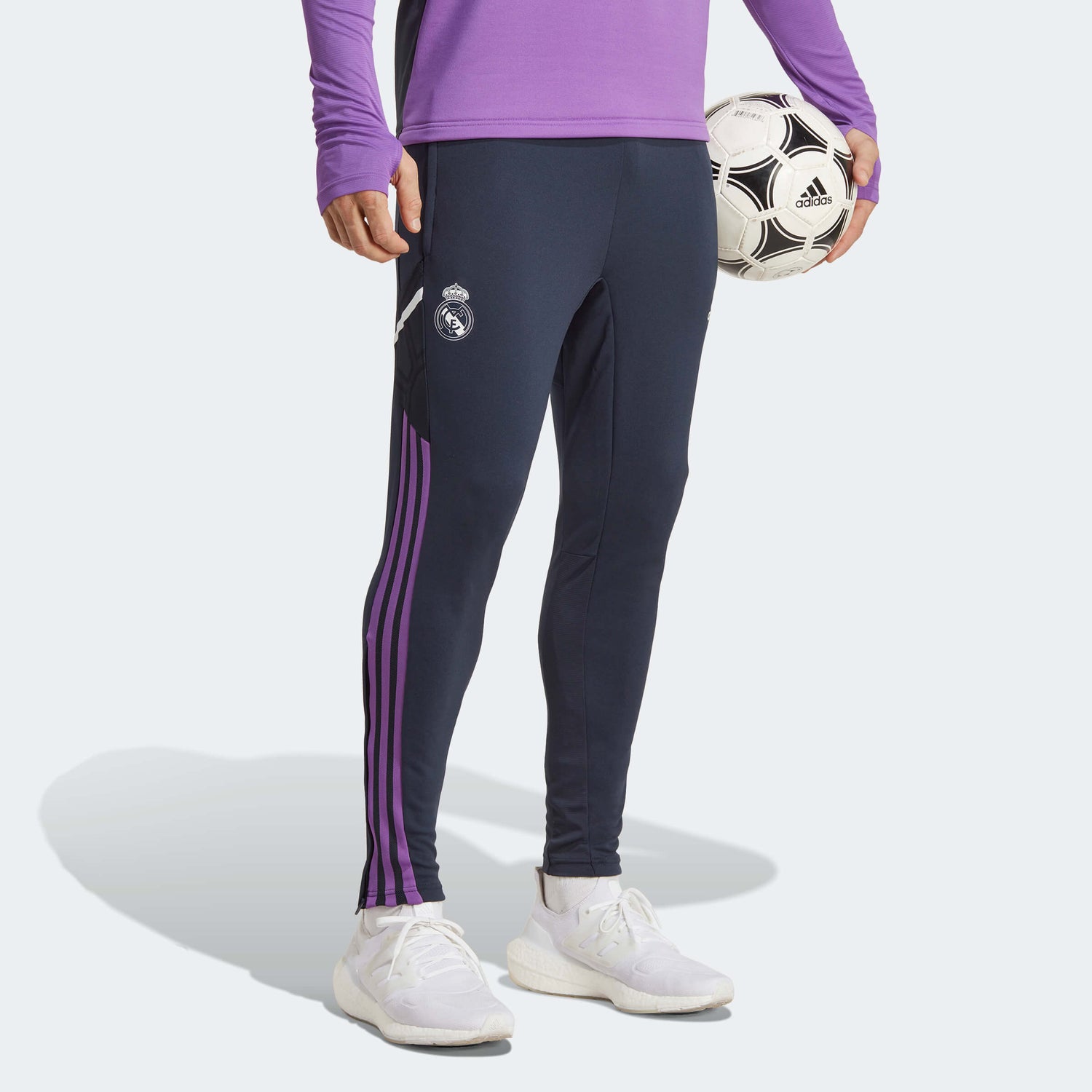 adidas 2023 Real Madrid Training Pants - Night Navy (Model - Side)