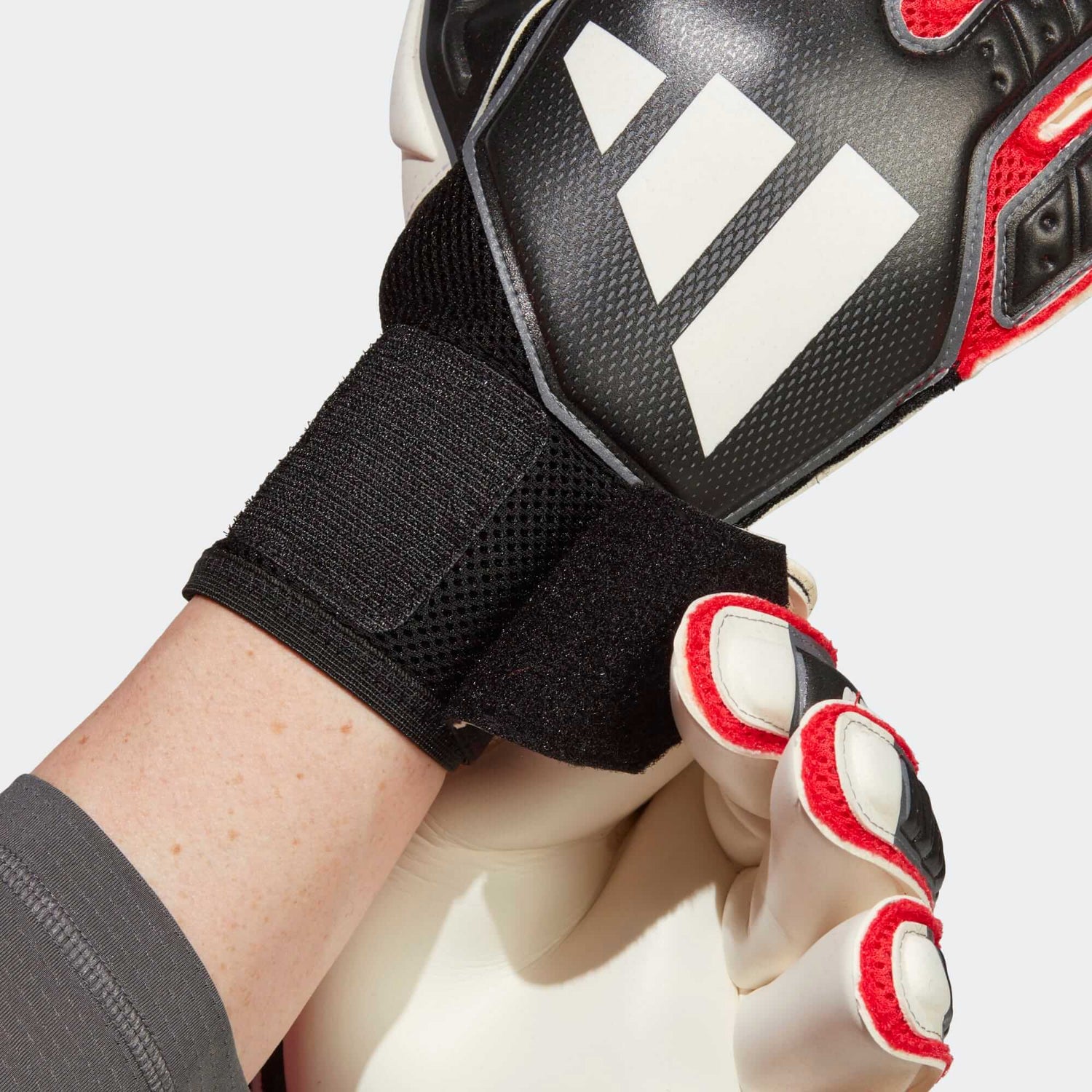 adidas Tiro Pro Goalkeeper Gloves - Black-White (Detail 1)