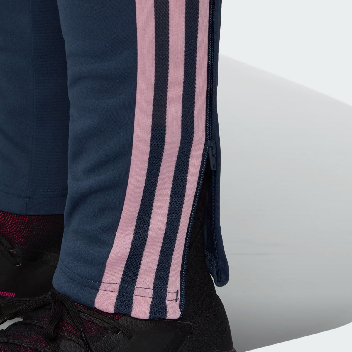 adidas 2022-23 Arsenal Training Pants - Navy (Detail 2)