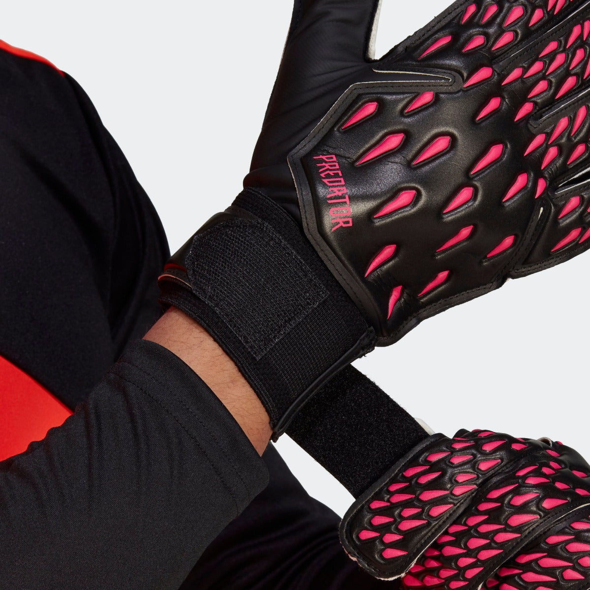 Adidas Predator Training Goalkeeper Gloves - Black-Pink (Detail 1)