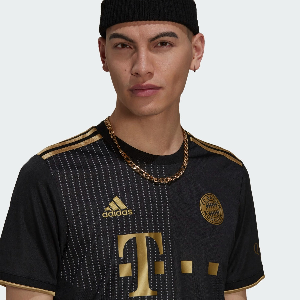 Adidas 2021-22 Bayern Munchen Away Jersey - Black-Gold (Detail 1)