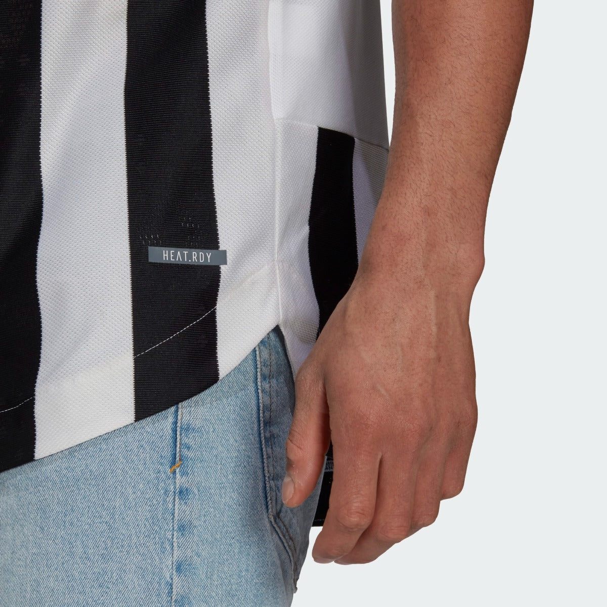 Adidas 2021-22 Juventus Home Authentic Jersey - White-Black (Detail 2)