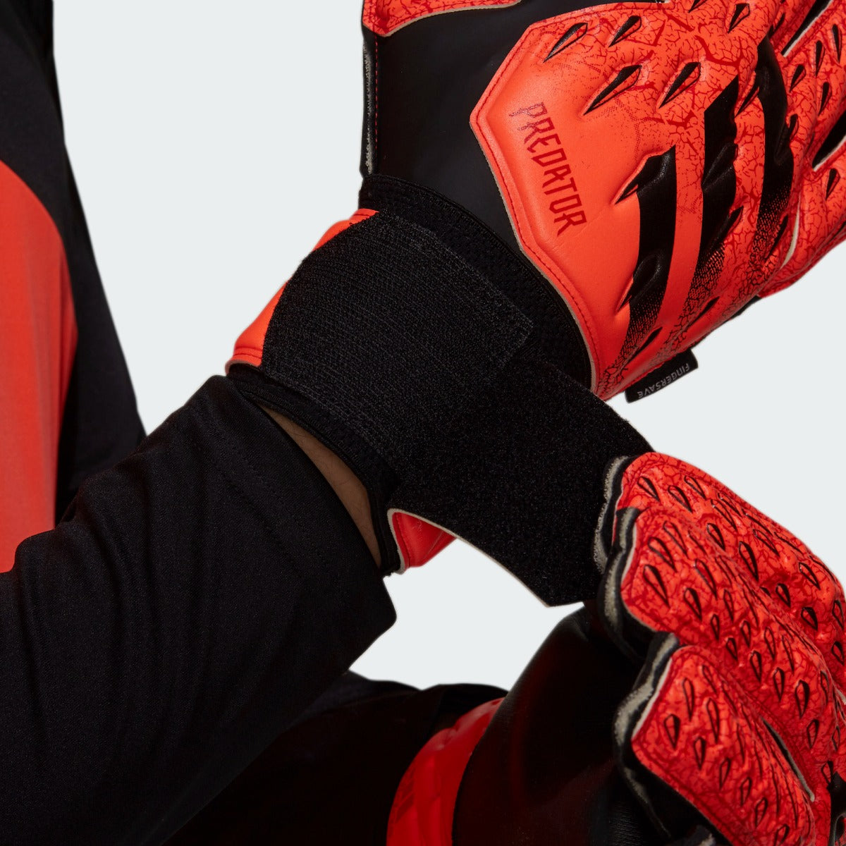 Adidas Predator Match Fingersave Goalkeeper Gloves - Solar Red-Black (Detail 1)
