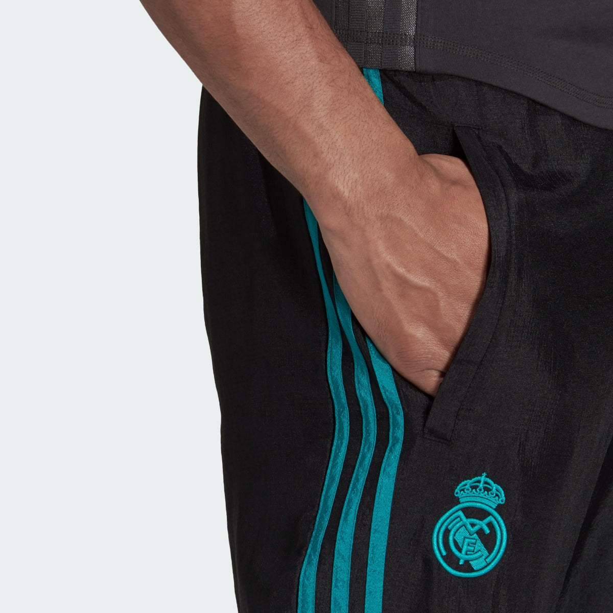 Adidas 2021-22 Real Madrid Icon Woven Pants - Black (Detail 1)