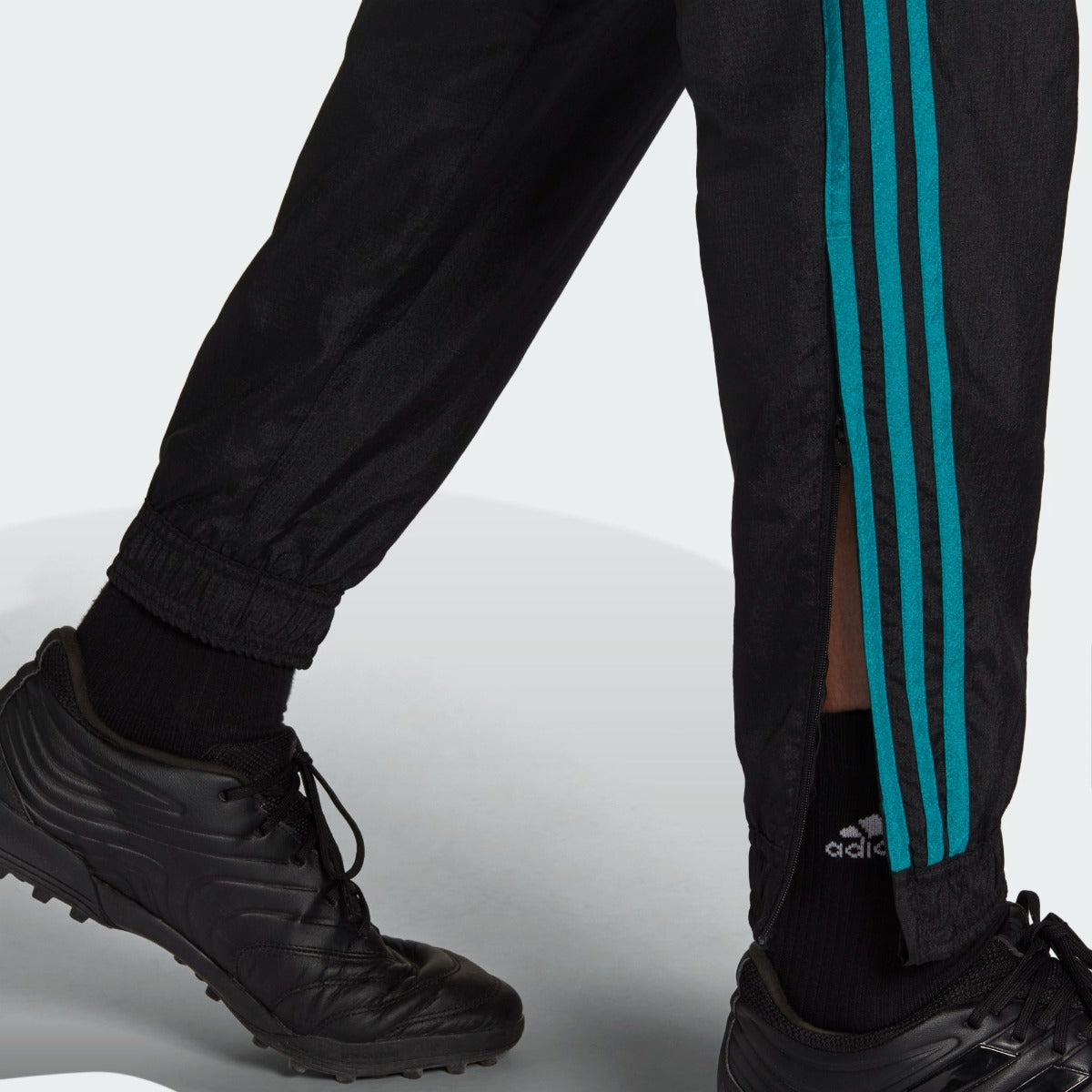 Adidas 2021-22 Real Madrid Icon Woven Pants - Black (Detail 3)