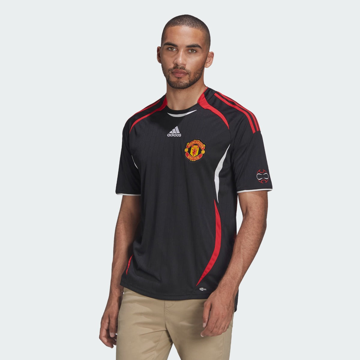 Adidas 2022 Manchester United Teamgeist Jersey - Black (Model - Front)