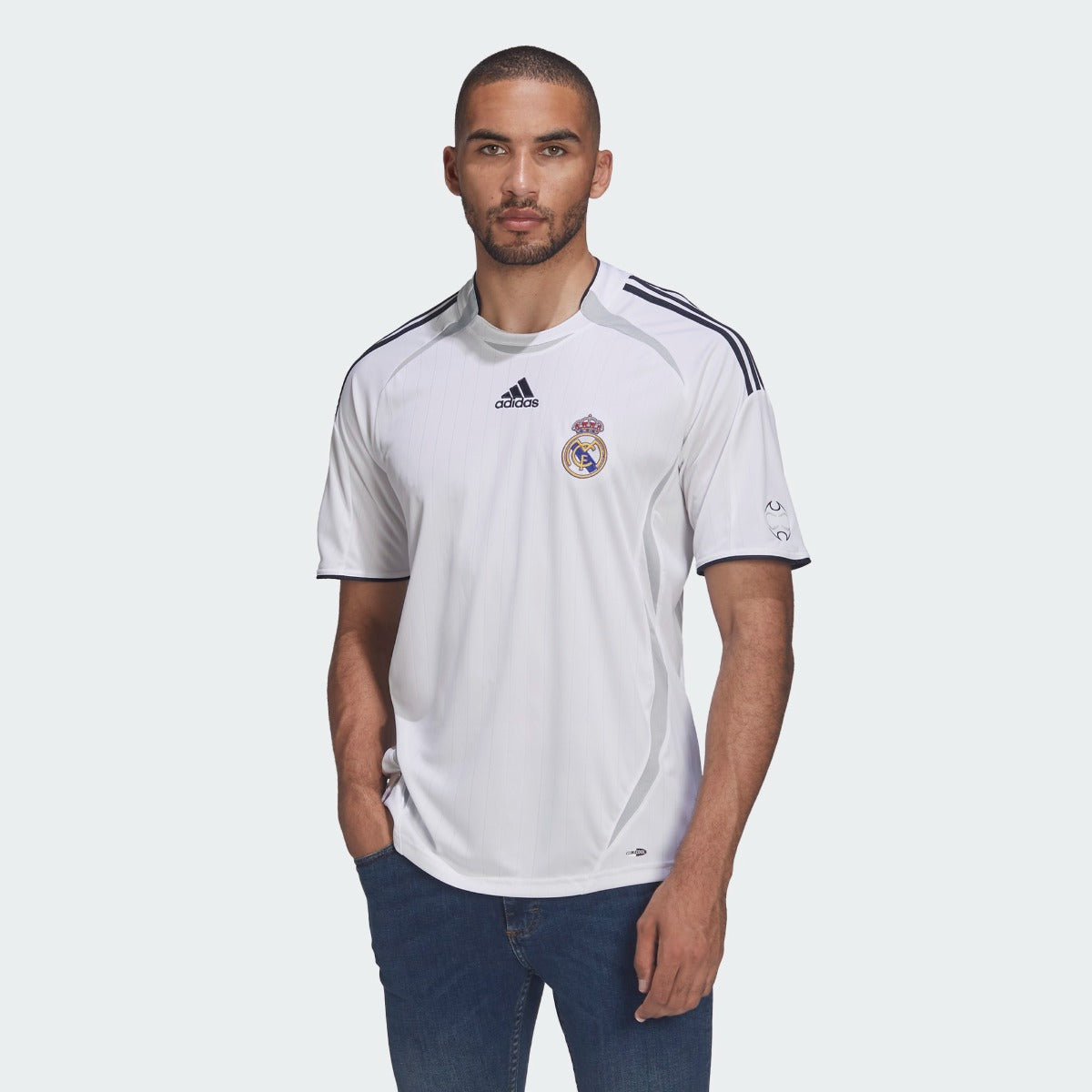 Adidas 2022 Real Madrid Teamgeist Jersey - White (Model - Front)