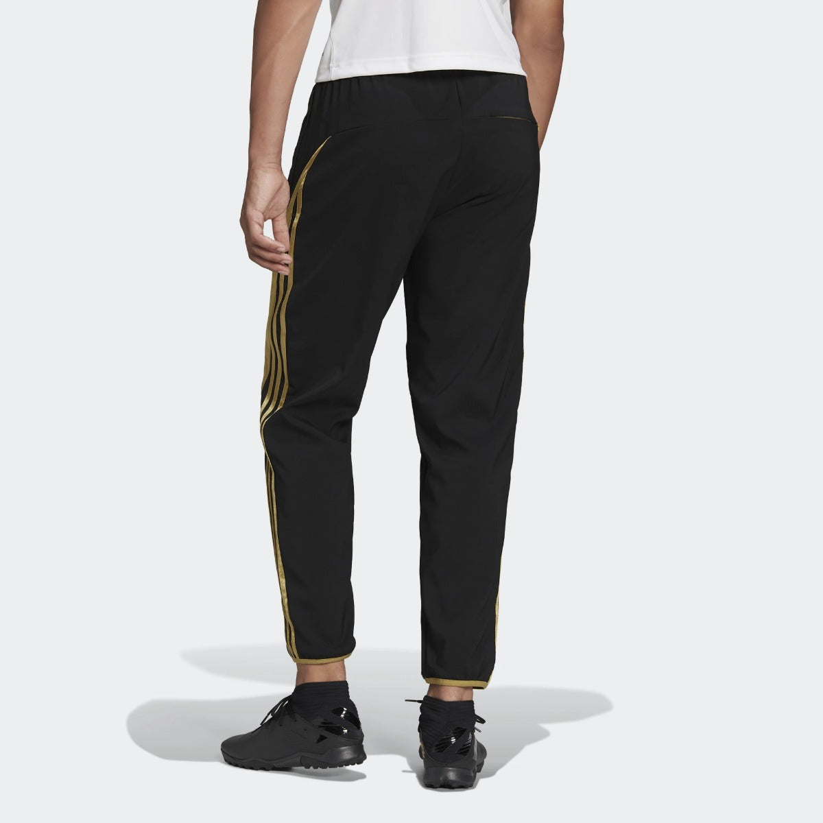 adidas 2021-22 Arsenal Teamgeist Woven Pants - Black (Model - Back)